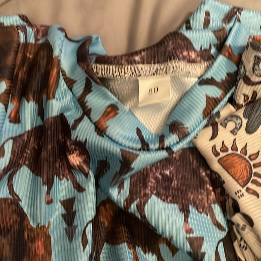 2 cute one piece rompers for baby boys. New without tags - Picture 2 of 3